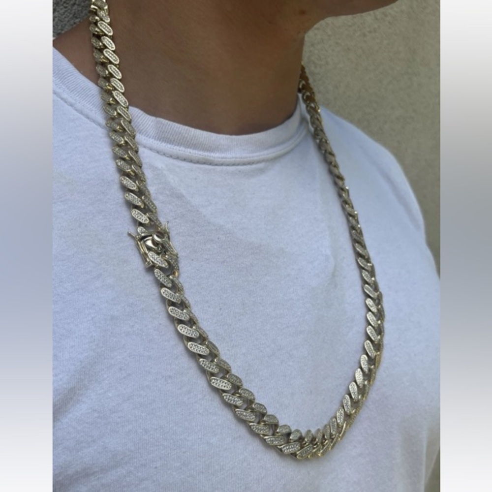 Miami Cuban Link Chain - Picture 3 of 14